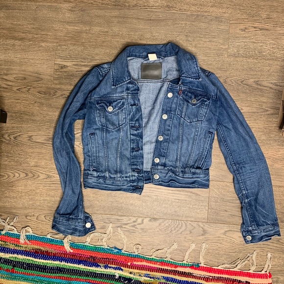 Levi's Jackets & Blazers - jean jacket